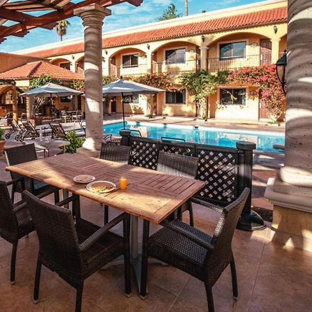 Hacienda Suites Loreto Exterior photo