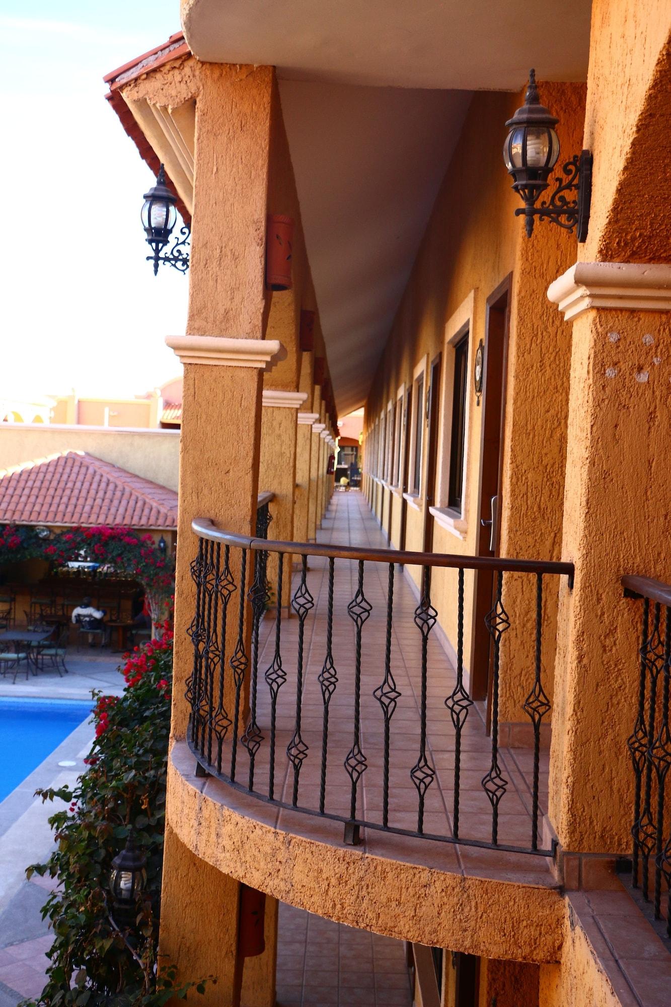 Hacienda Suites Loreto Exterior photo