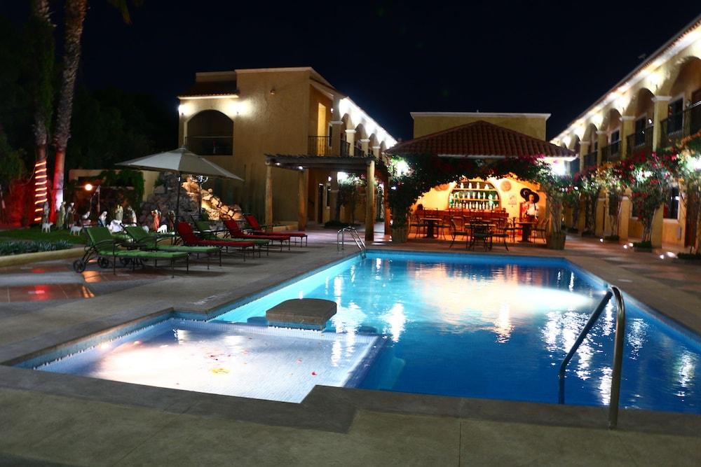 Hacienda Suites Loreto Exterior photo