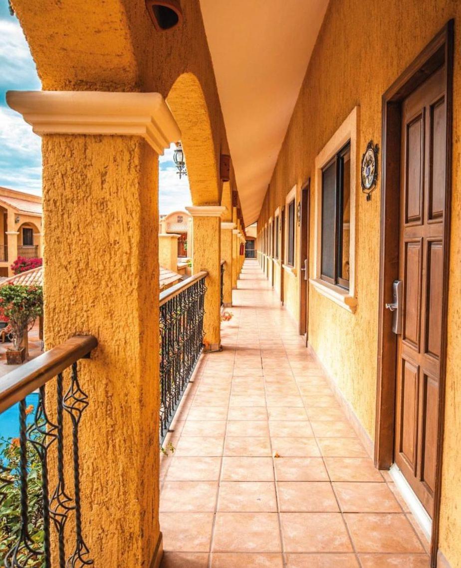 Hacienda Suites Loreto Exterior photo