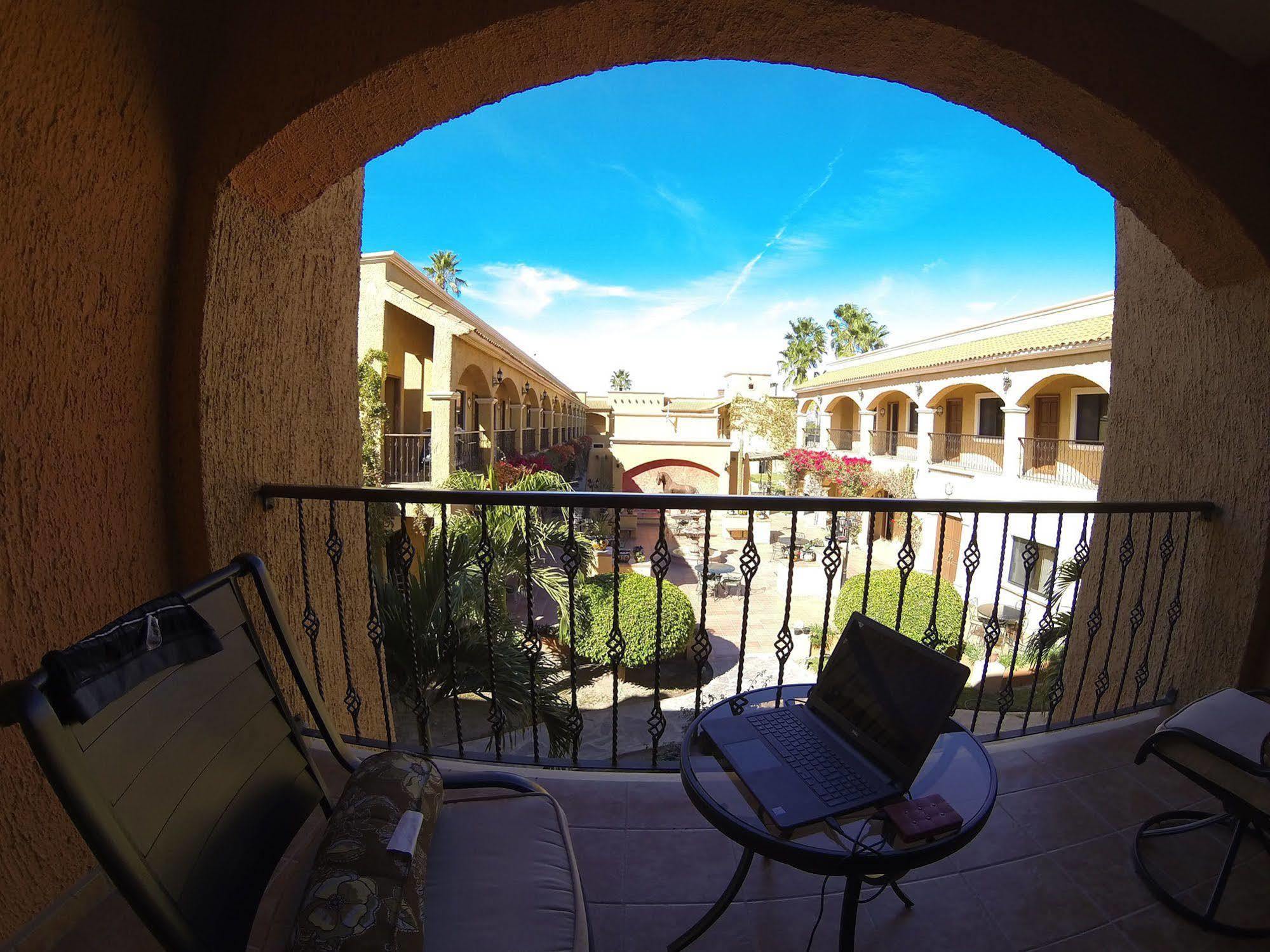 Hacienda Suites Loreto Exterior photo