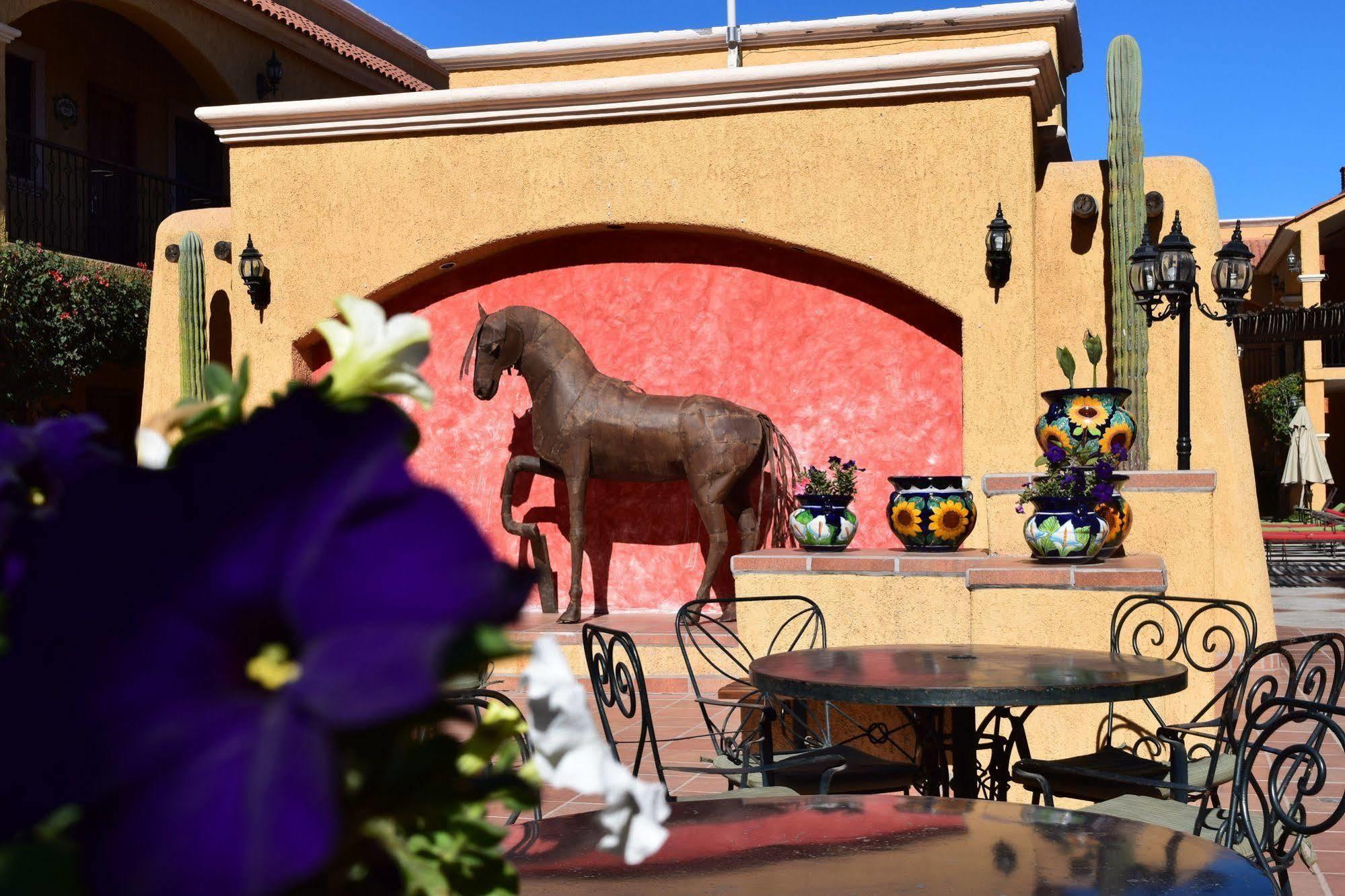 Hacienda Suites Loreto Exterior photo